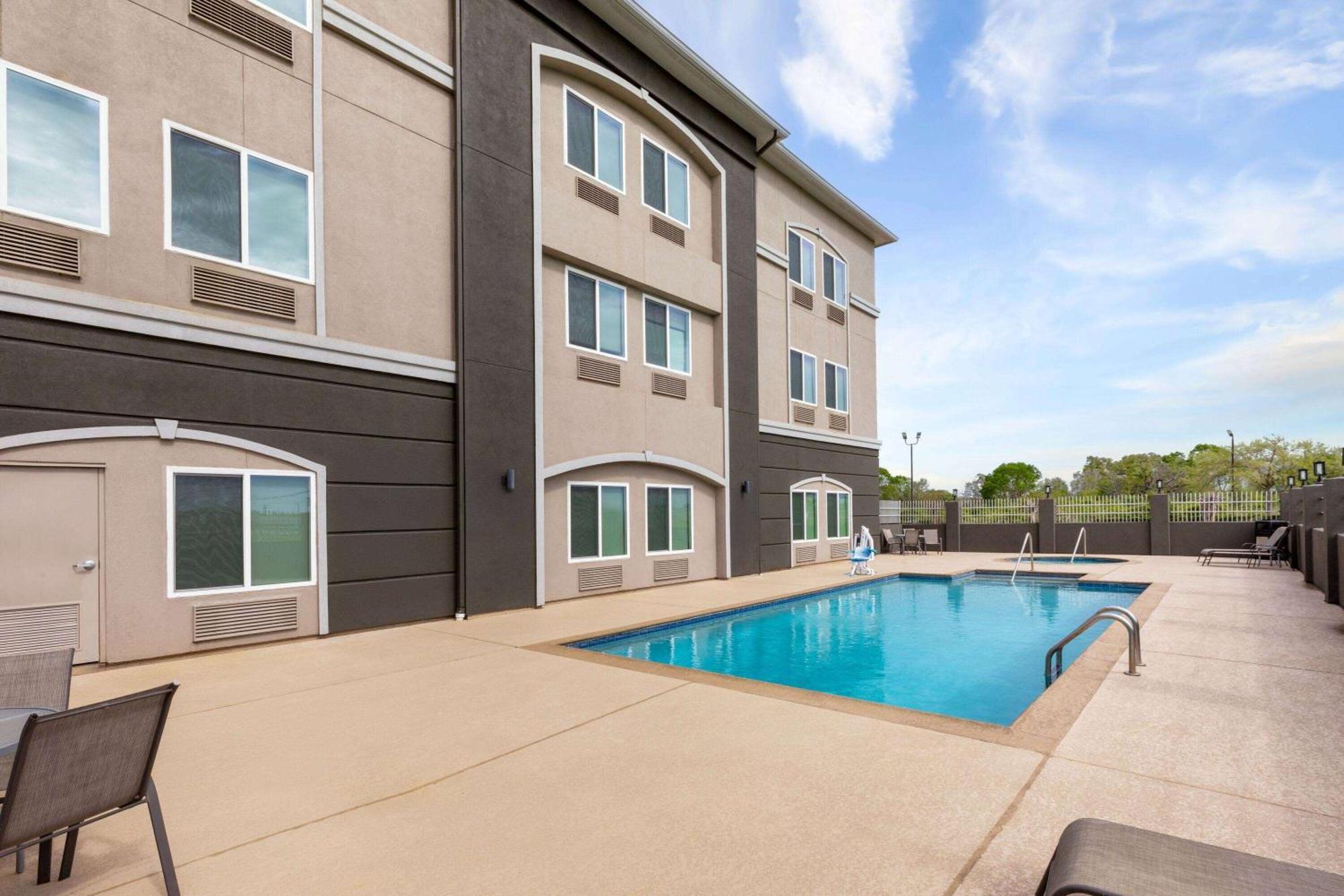 La Quinta By Wyndham Angleton Exterior foto